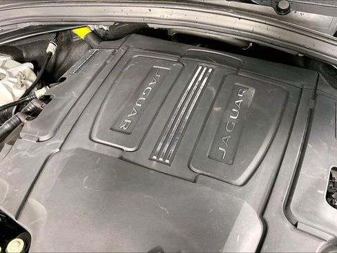 Used 2017 Jaguar F-PACE Premium image 32
