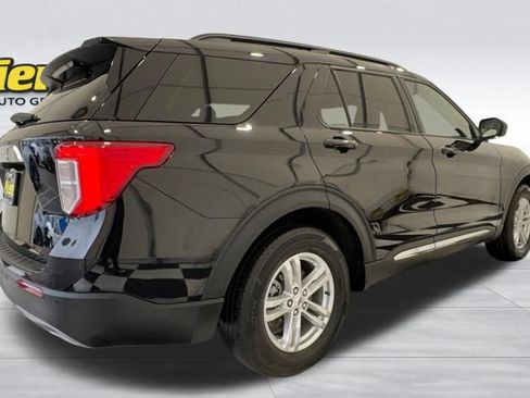 Used 2023 Ford Explorer XLT w/ Equipment Group 202A image 5