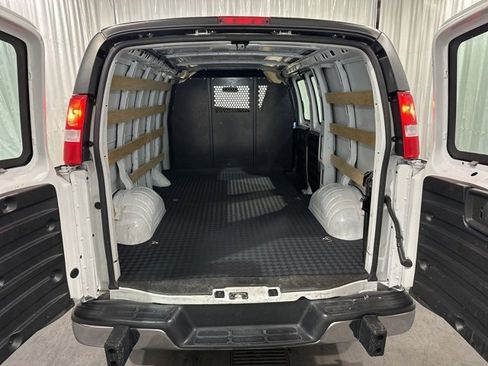 Used 2023 GMC Savana 2500 w/ Driver Convenience Package image 9