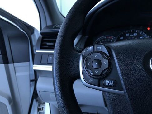 Used 2014 Toyota Camry LE image 24