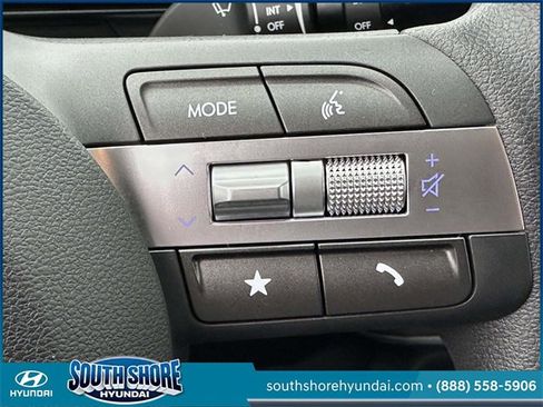 Certified 2025 Hyundai Kona SE image 22