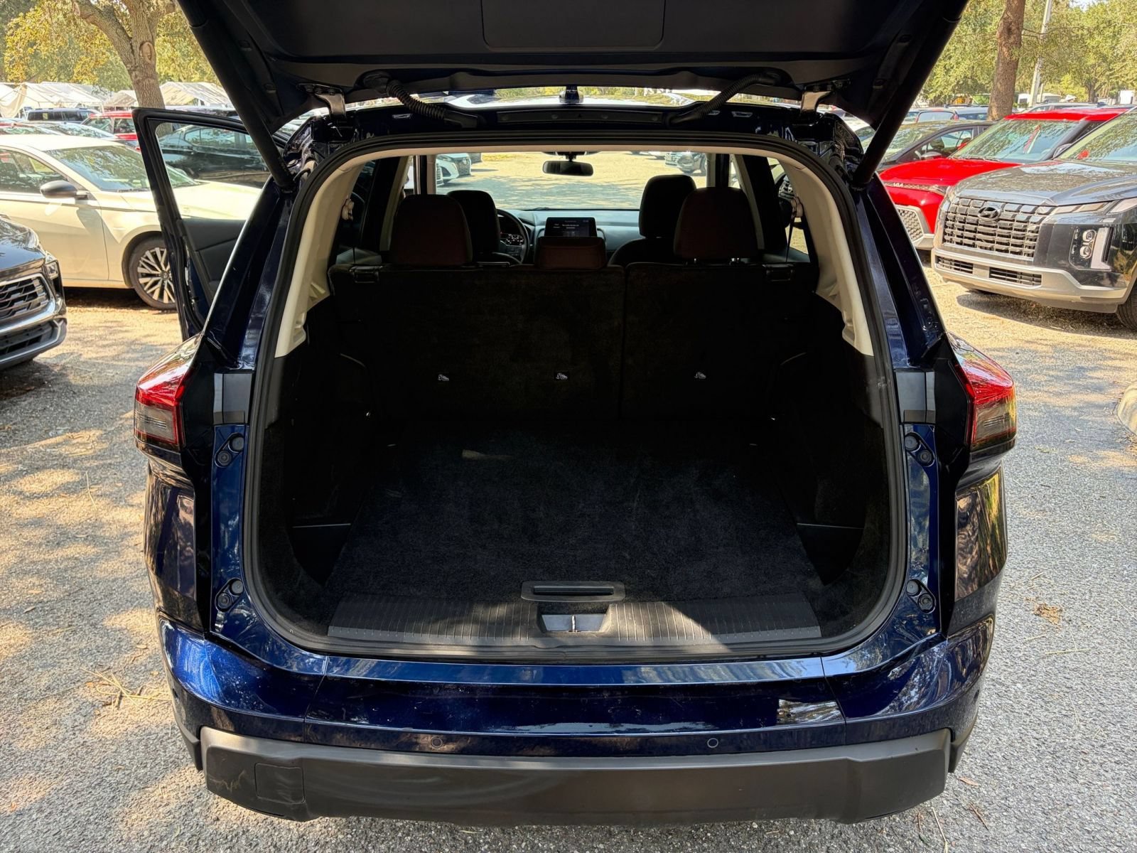 Used 2025 Nissan Rogue SV FWD image 32