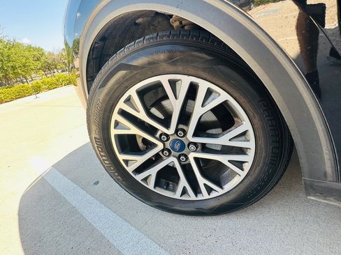 Used 2020 Ford Escape SEL FWD image 32