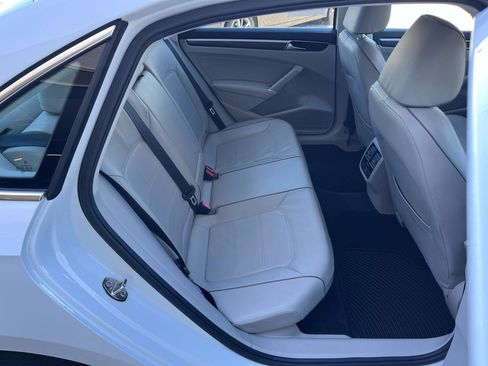 Used 2018 Volkswagen Passat 2.0T SE image 14
