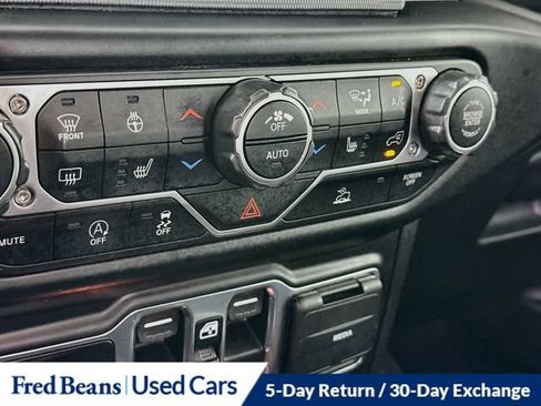 Used 2022 Jeep Gladiator Overland w/ Popular Equipment Package AWD/4WD image 23