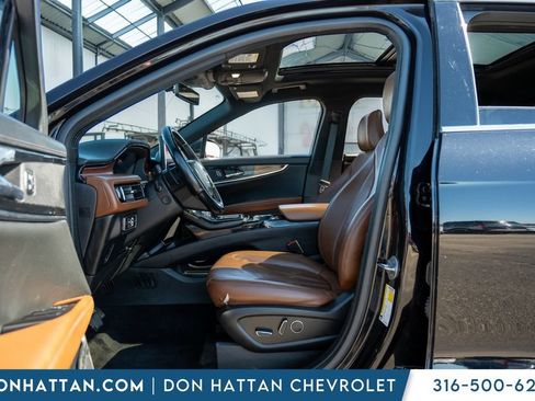 Used 2023 Lincoln Nautilus Reserve AWD/4WD image 6