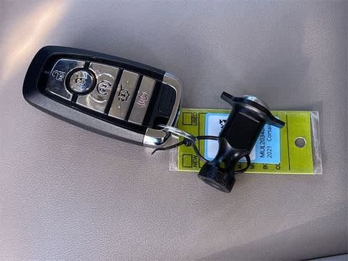 Used 2021 Lincoln Corsair AWD image 36