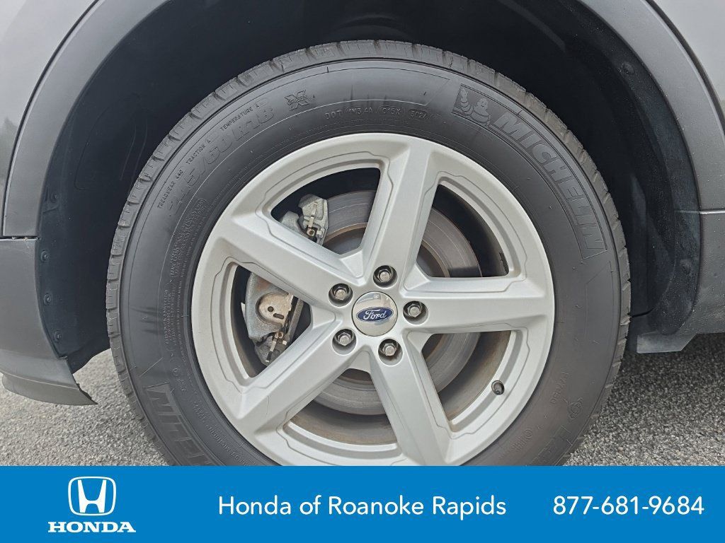 Used 2017 Ford Explorer XLT w/ Equipment Group 202A AWD/4WD image 9