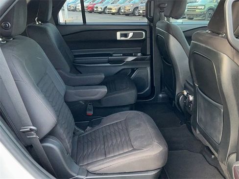 Used 2020 Ford Explorer XLT image 19