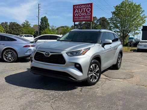 Used 2020 Toyota Highlander XLE image 4