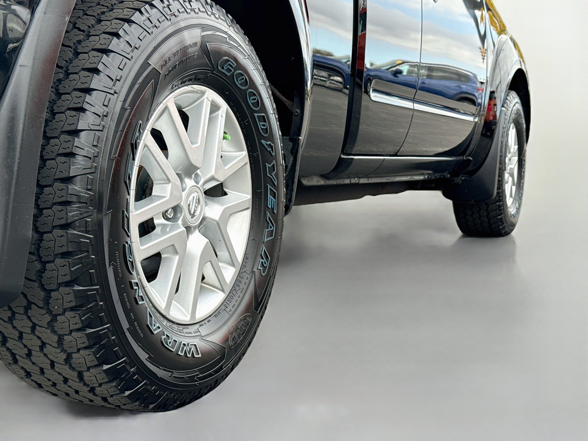 Used 2014 Nissan Frontier SV RWD image 9