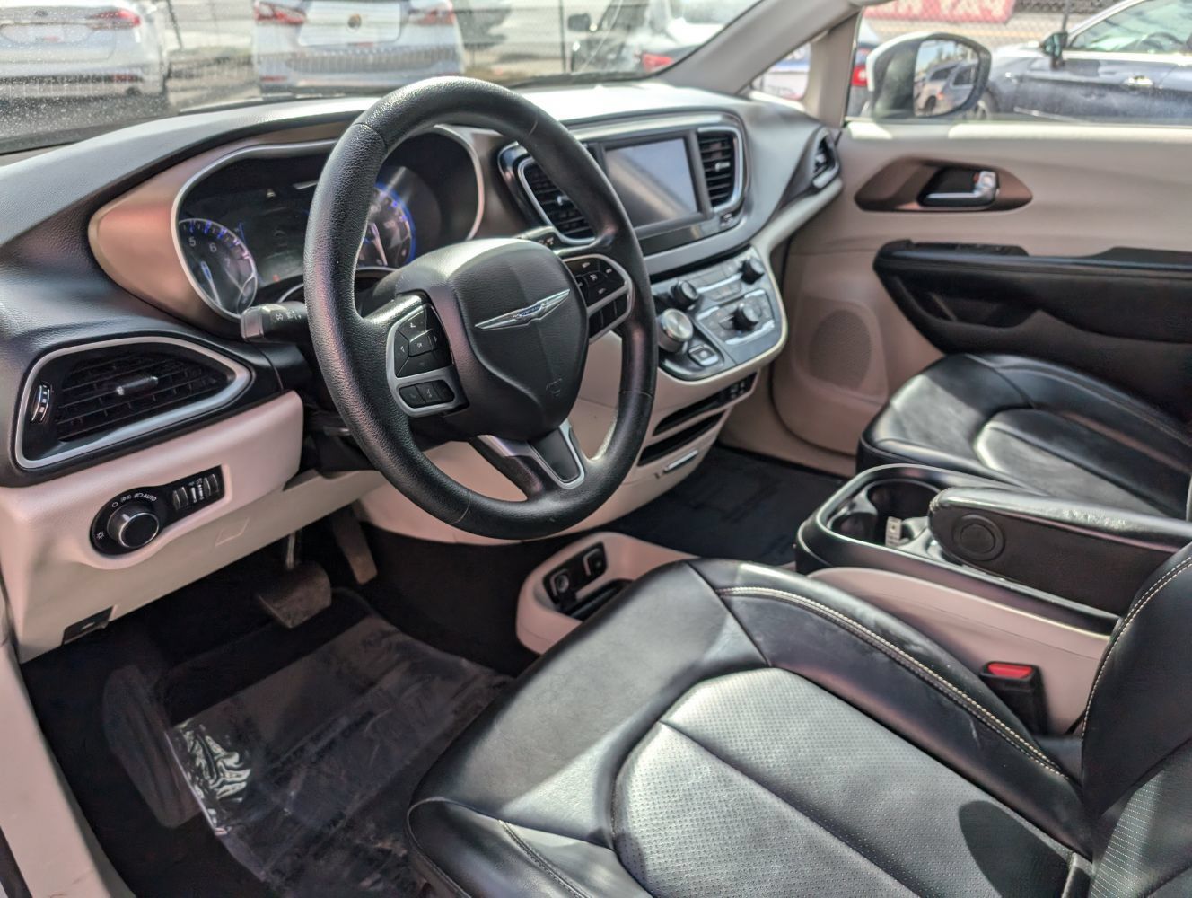 Used 2020 Chrysler Voyager Lxi FWD image 12