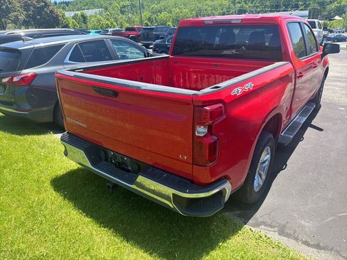 Used 2022 Chevrolet Silverado 1500 LT AWD/4WD image 5