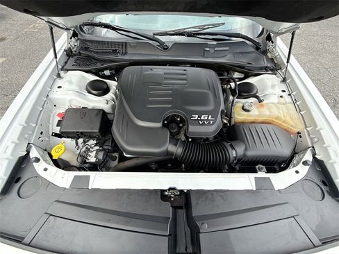 Used 2019 Dodge Challenger SXT image 17