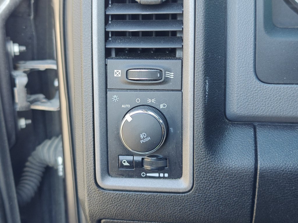 Used 2019 RAM 1500 Express AWD/4WD image 18