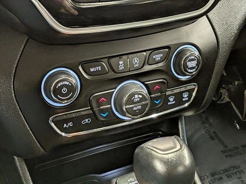 Used 2020 Jeep Cherokee Limited AWD/4WD image 16
