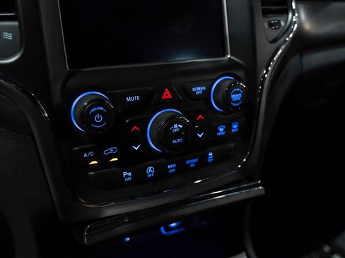 Used 2018 Jeep Grand Cherokee Altitude AWD/4WD image 25