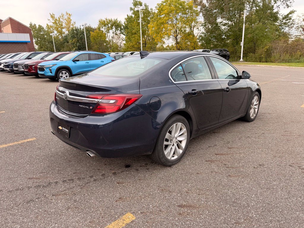 Used 2015 Buick Regal Premium w/ Experience Buick Package FWD image 8