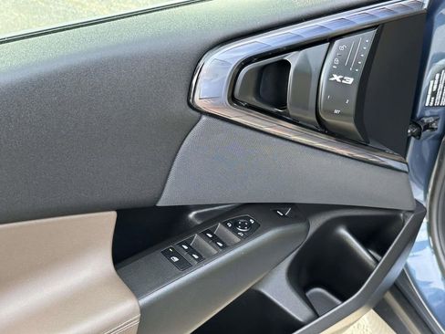 Used 2025 BMW X3 xDrive30i w/ Convenience Package image 18