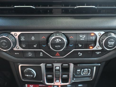 Used 2025 Jeep Wrangler Unlimited Sport AWD/4WD image 27