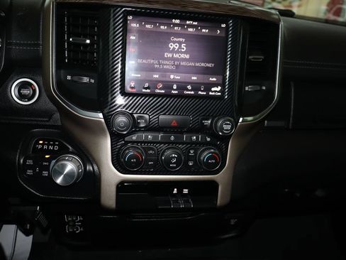 Used 2019 RAM 1500 Laramie AWD/4WD image 22