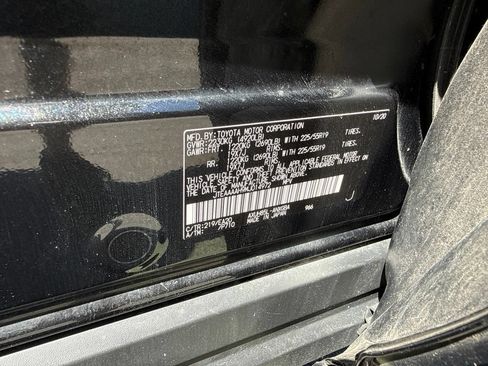 Used 2021 Toyota Venza XLE w/ Softex Package AWD/4WD image 11
