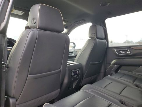 Used 2024 Chevrolet Suburban Premier image 13