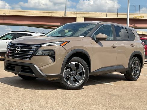 Used 2025 Nissan Rogue SV image 2