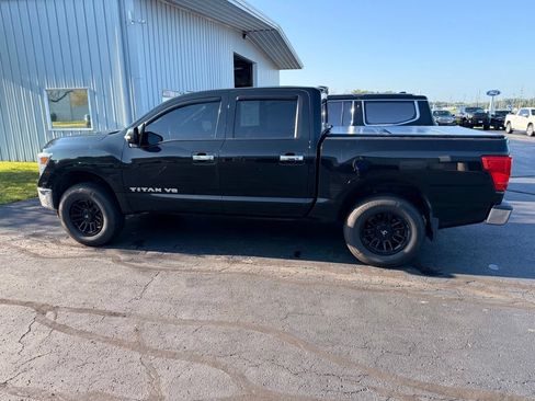 Used 2018 Nissan Titan 4x4 Crew Cab image 5