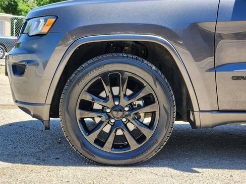 Used 2017 Jeep Grand Cherokee Altitude AWD/4WD image 8