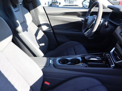 Used 2023 Audi e-tron GT Premium Plus image 13