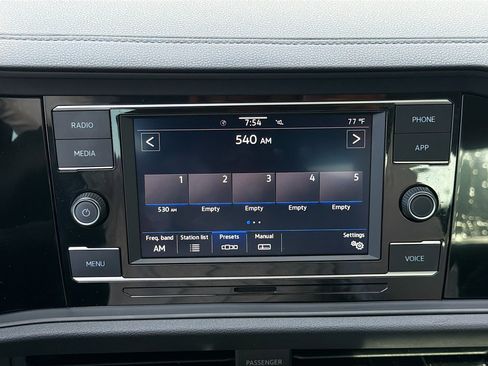 Used 2024 Volkswagen Jetta SE w/ Panoramic Sunroof Package FWD image 28