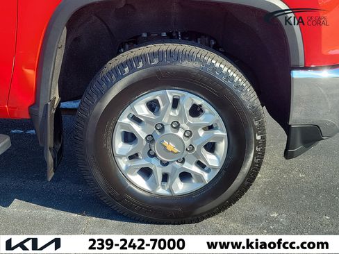Used 2022 Chevrolet Silverado 2500 LT w/ Convenience Package AWD/4WD image 7