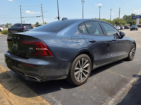 Used 2022 Volvo S60 B5 Momentum w/ Premium Package FWD image 4