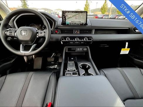 New 2025 Honda Pilot Touring image 6