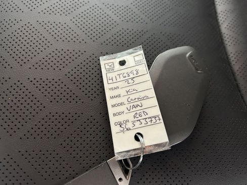 Certified 2025 Kia Carnival image 15