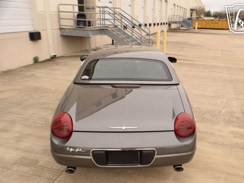 Used 2003 Ford Thunderbird image 31