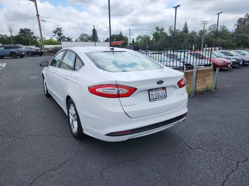 Used 2015 Ford Fusion SE FWD image 3