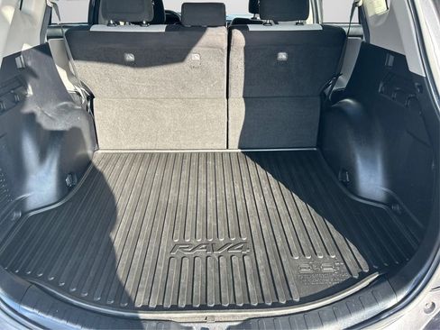 Used 2018 Toyota RAV4 XLE image 11