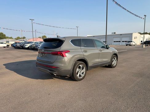 Used 2022 Hyundai Santa Fe SE FWD image 4
