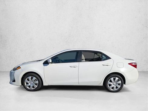 Used 2018 Toyota Corolla LE image 10