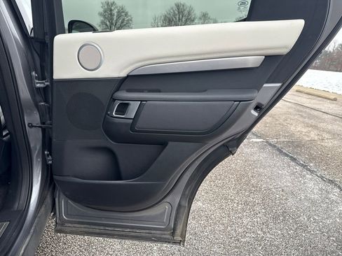 Used 2021 Land Rover Discovery S R-Dynamic image 16