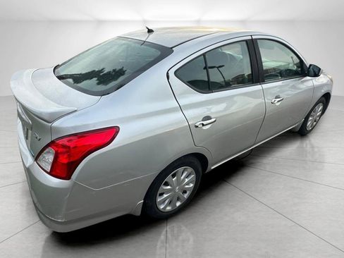 Used 2016 Nissan Versa SV image 2