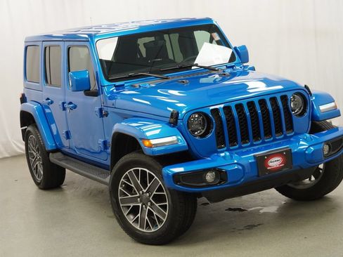 Used 2023 Jeep Wrangler Unlimited Sahara AWD/4WD image 9