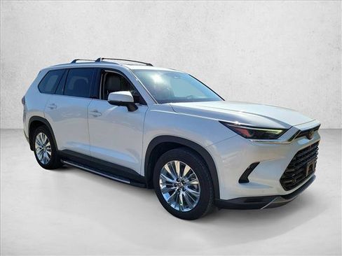Used 2025 Toyota Grand Highlander AWD image 3