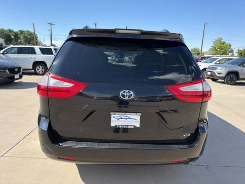 Used 2018 Toyota Sienna XLE FWD image 4