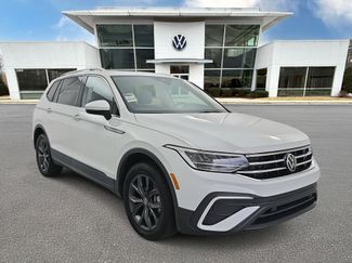 Certified 2022 Volkswagen Tiguan SE w/ Panoramic Sunroof Package video 1