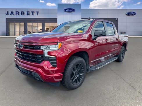 Used 2023 Chevrolet Silverado 1500 RST w/ Convenience Package II AWD/4WD image 2