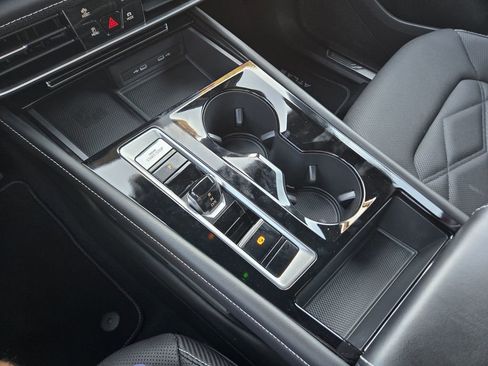 Used 2024 Volkswagen Atlas Cross Sport SE image 28