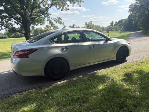 Used 2017 Nissan Altima 2.5 S w/ Power Driver Seat Package FWD image 10